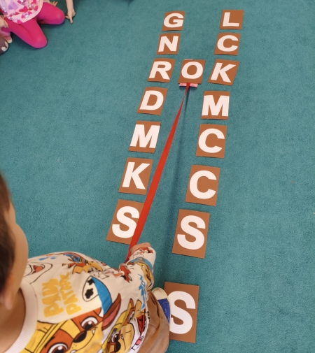 SMERFY BAWIĄ SIĘ I UCZĄ