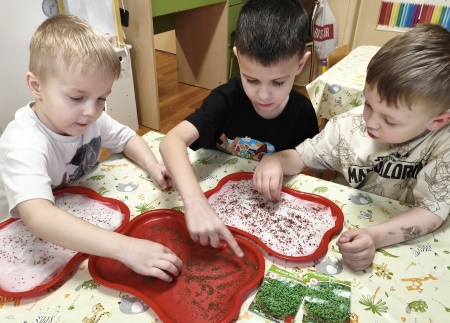 ''OGRÓDEK NA OKNIE''