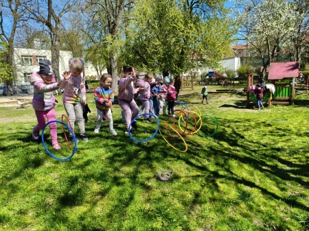 ZABAWY RUCHOWE W ŚRODOWISKU NATURALNYM